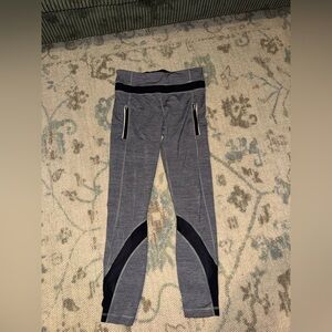 Lululemon Inspire Tight II Gray /Black zip Pockets Mesh Panels Womens size 4